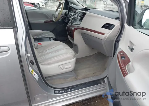 2012 Toyota Sienna Xle 7 Passenger z USA, uszkodzony, nr VIN 5TDDK3DC7CS047092